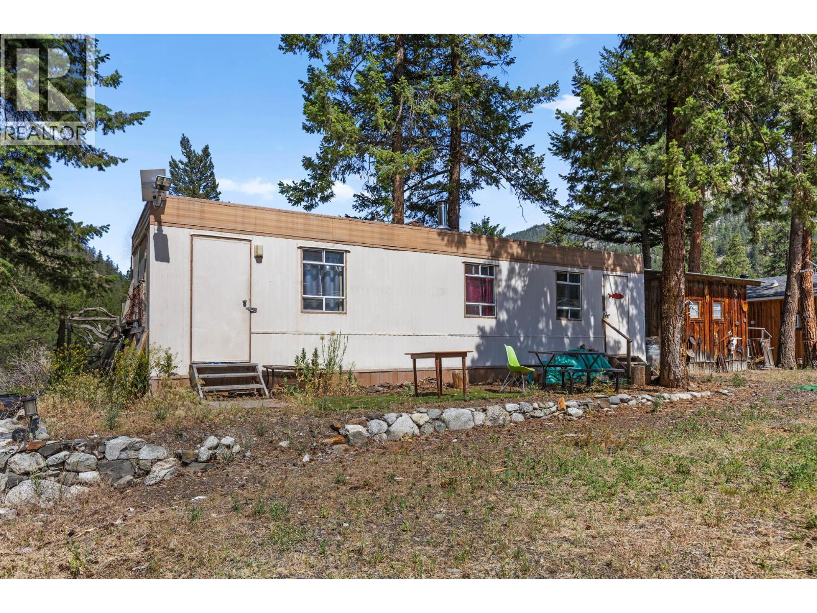 6097 Highway 3, Hedley