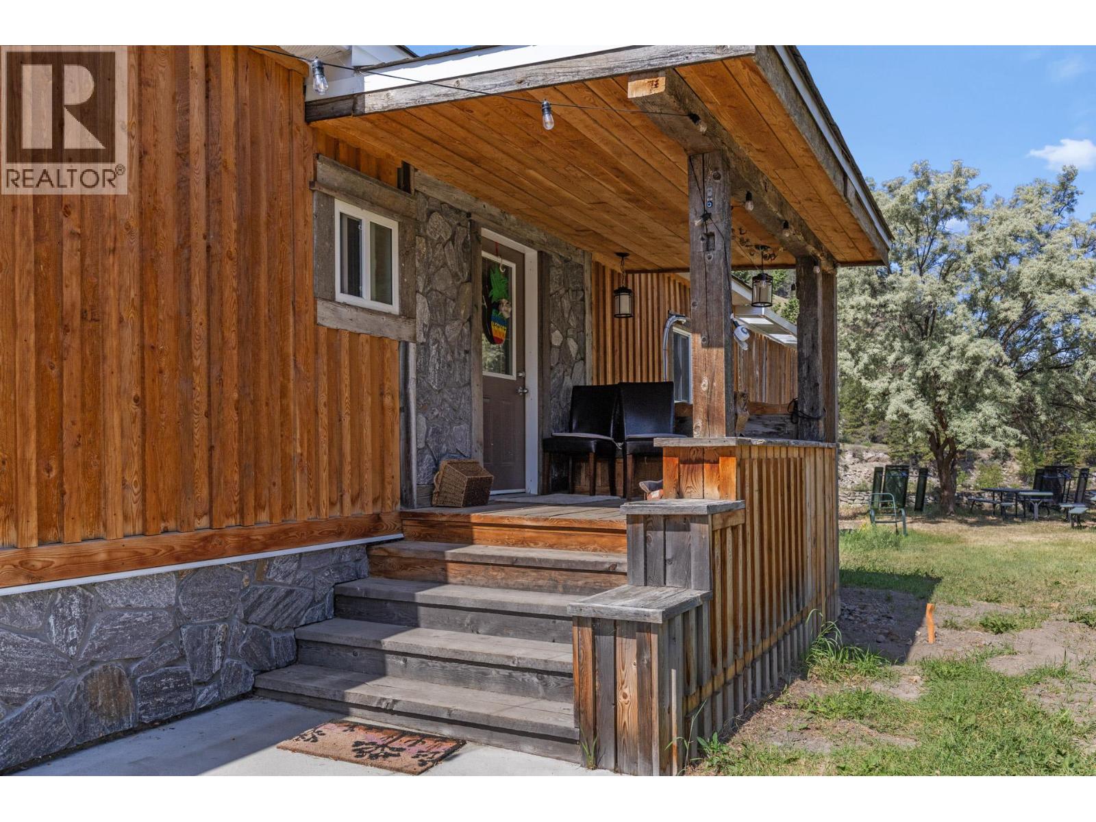 6097 Highway 3, Hedley