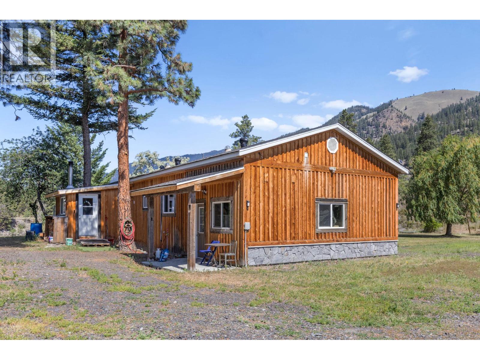 6097 Highway 3, Hedley