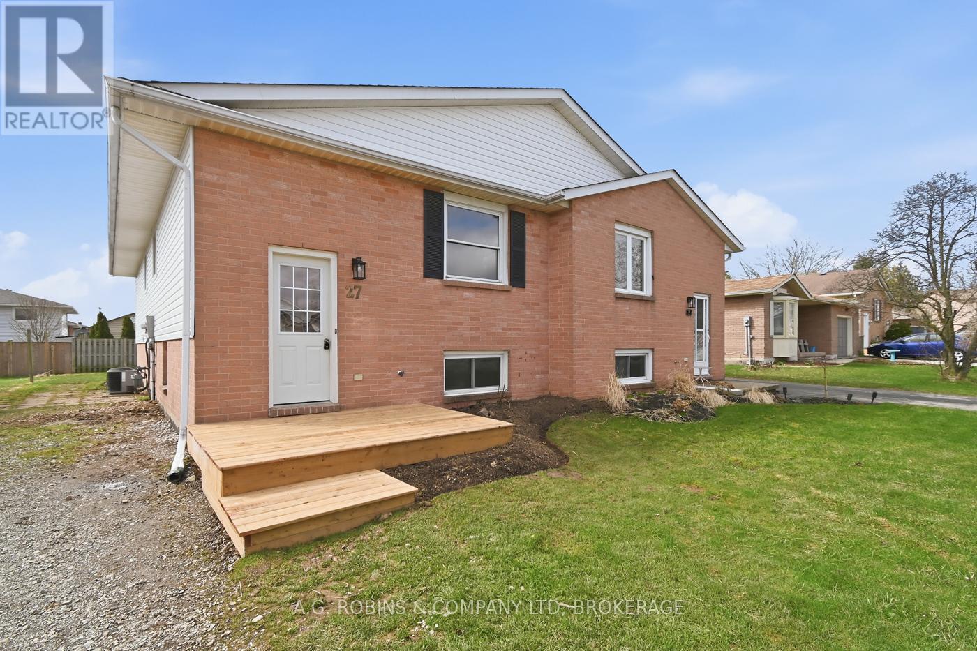 27 BRIARSDALE CRESCENT - 1