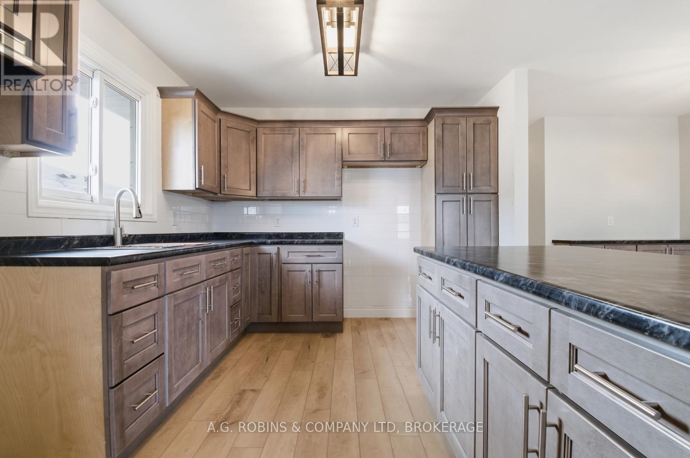 27 BRIARSDALE CRESCENT - 10