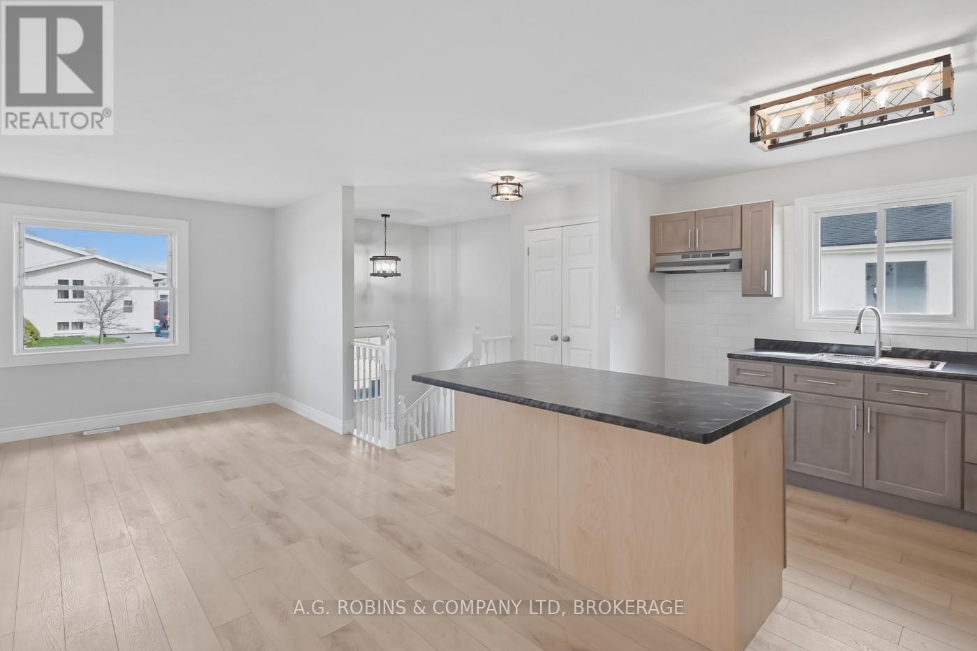 27 BRIARSDALE CRESCENT - 16