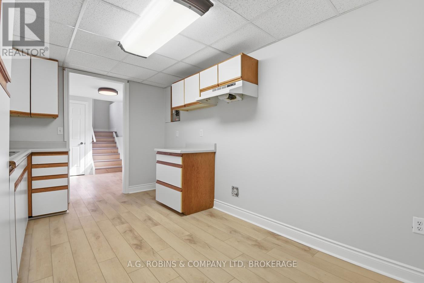 27 BRIARSDALE CRESCENT - 30