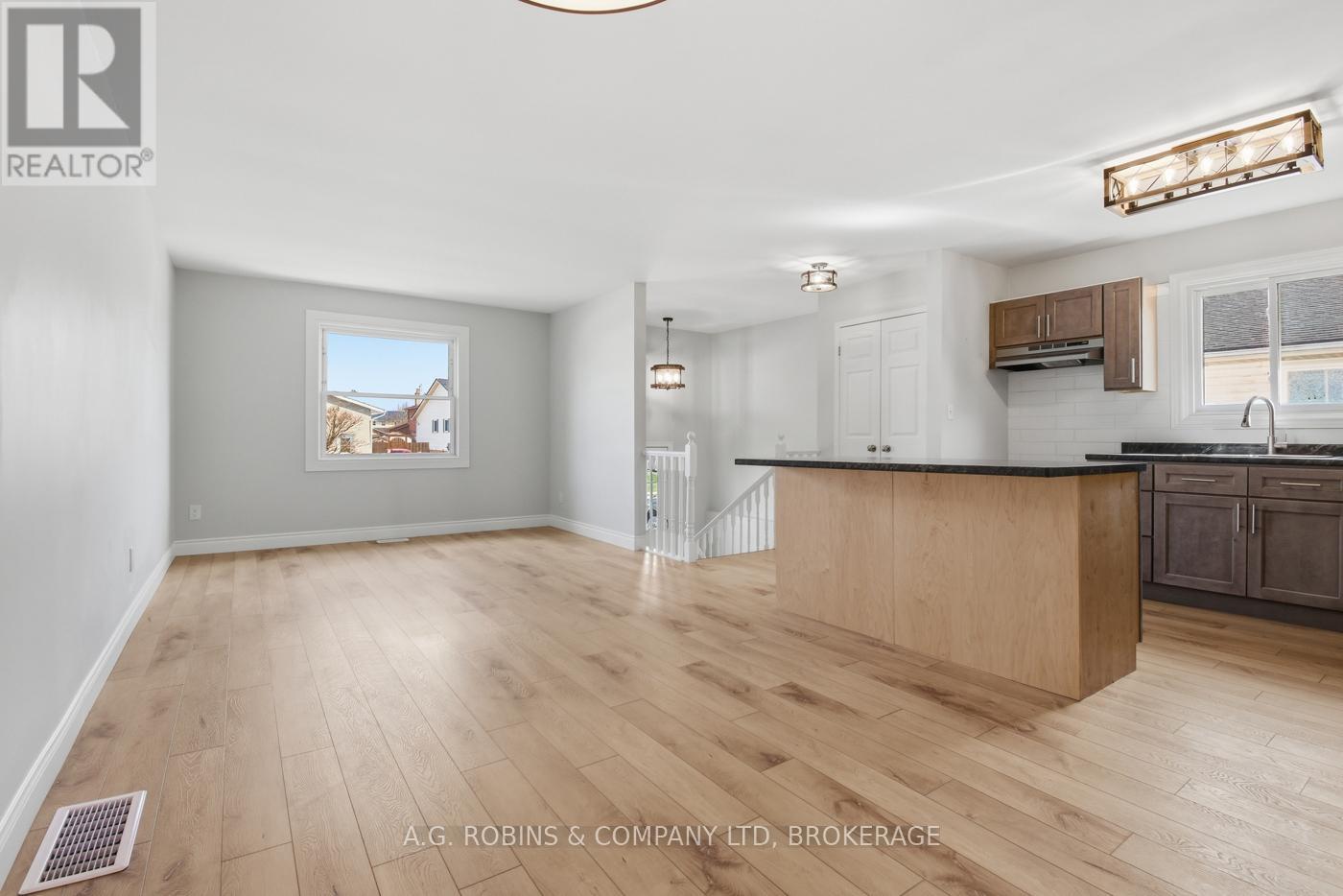27 BRIARSDALE CRESCENT - 8