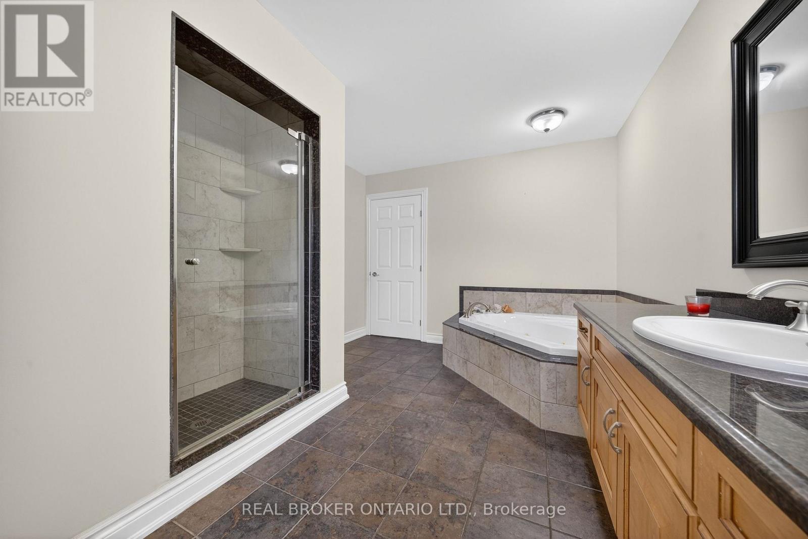 2600 MAPLE STREET - 22