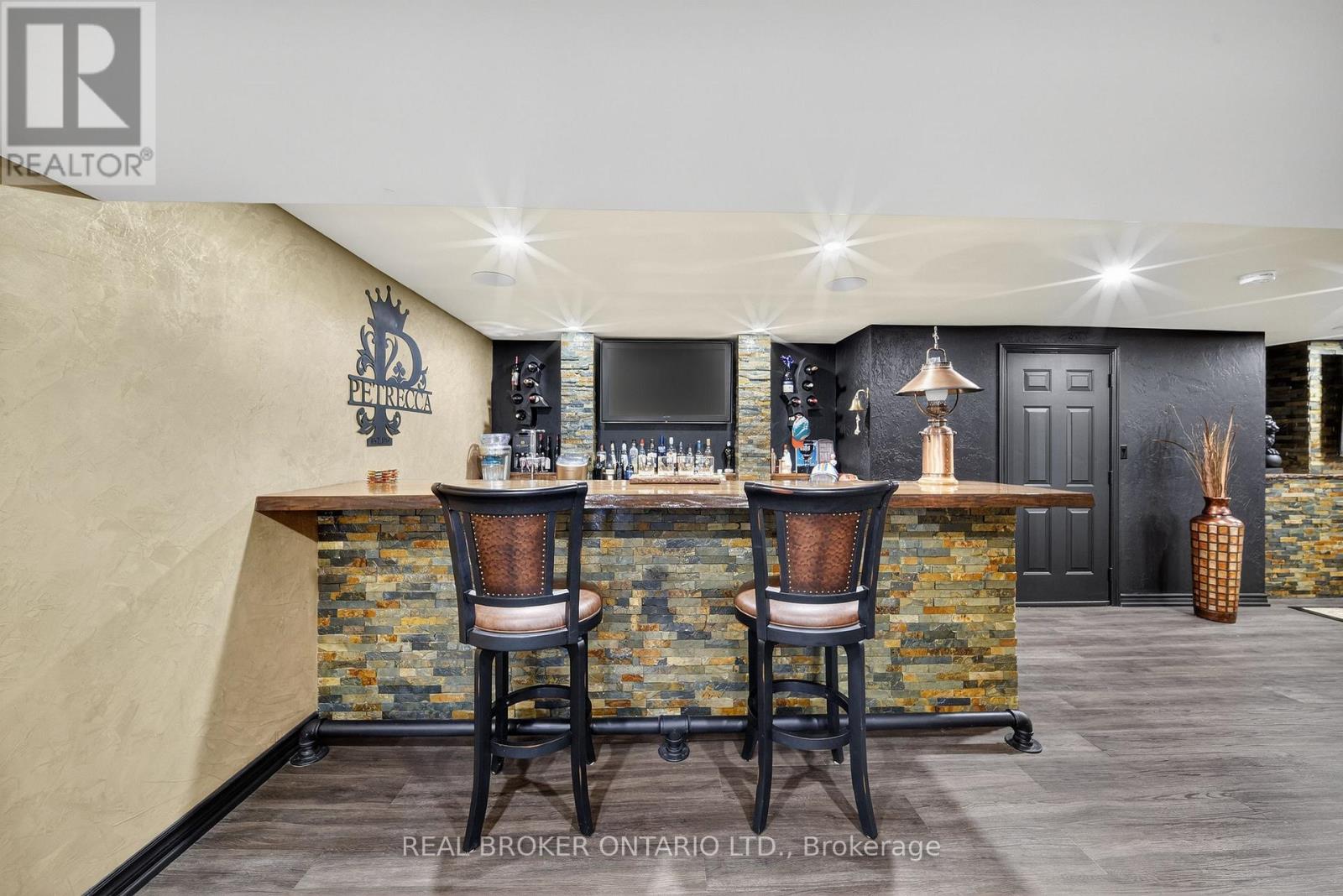 2600 MAPLE STREET - 32