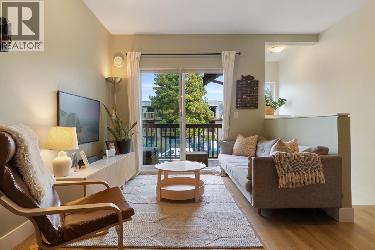 210 4458 ALBERT STREET, Burnaby