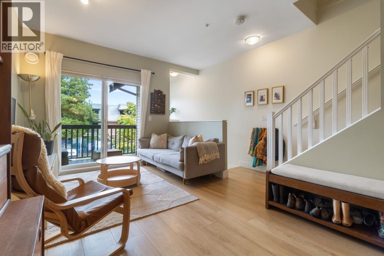 210 4458 ALBERT STREET, Burnaby