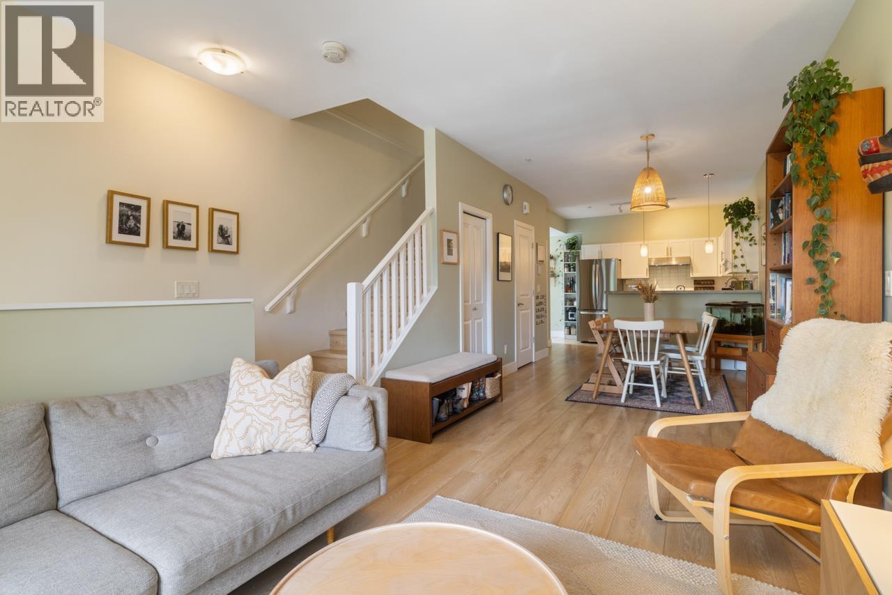 210 4458 ALBERT STREET, Burnaby