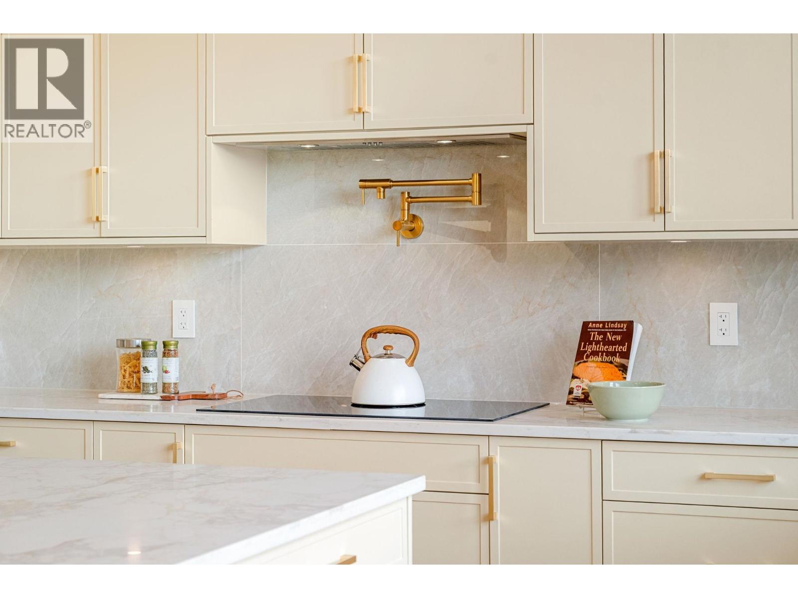 361 E 22ND STREET, North Vancouver