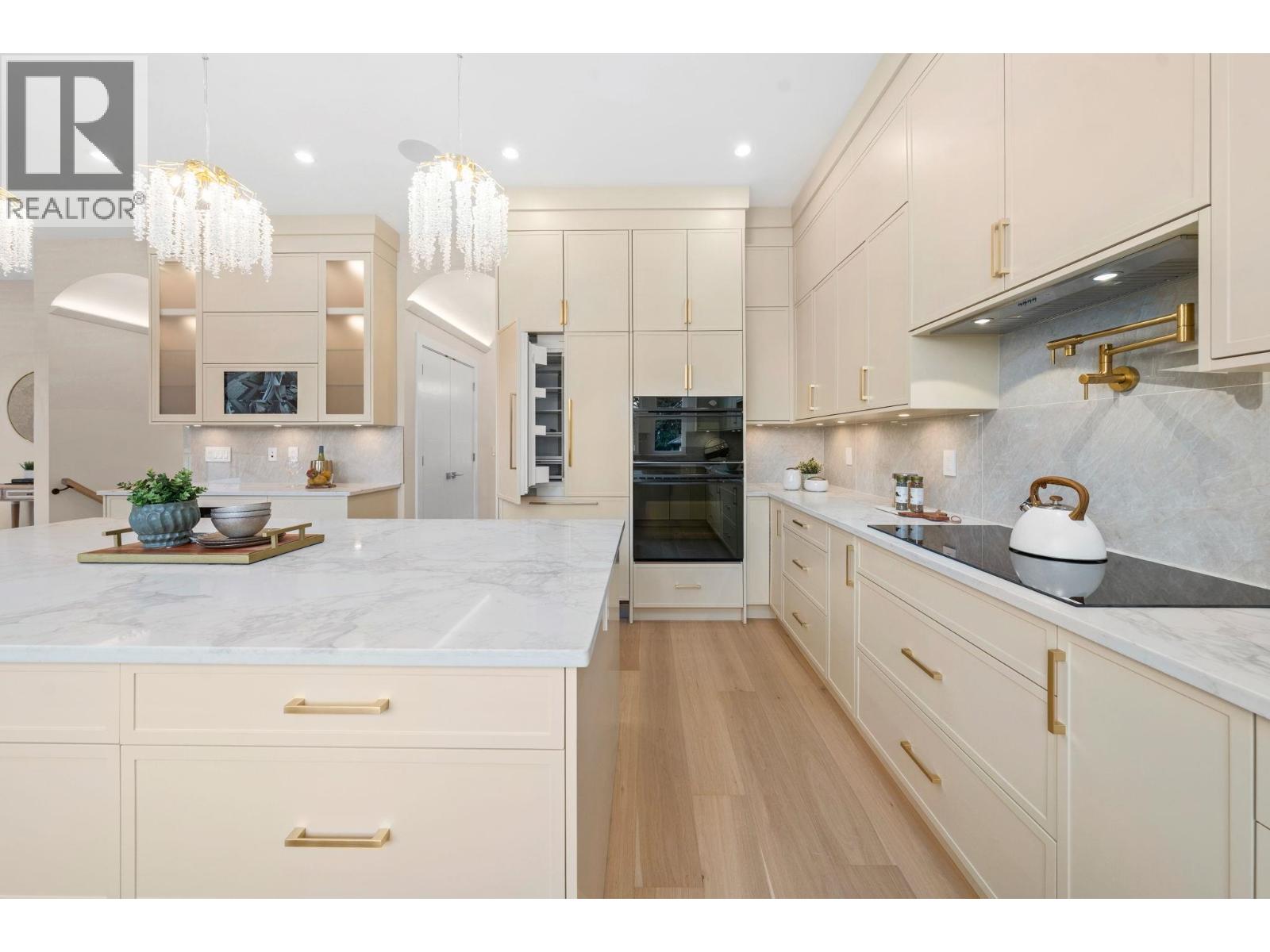 361 E 22ND STREET, North Vancouver