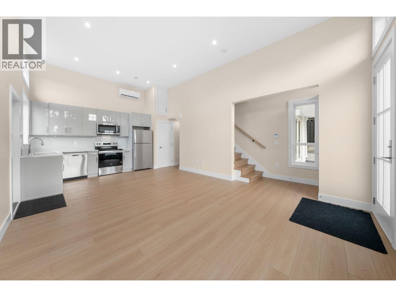 361 E 22ND STREET, North Vancouver