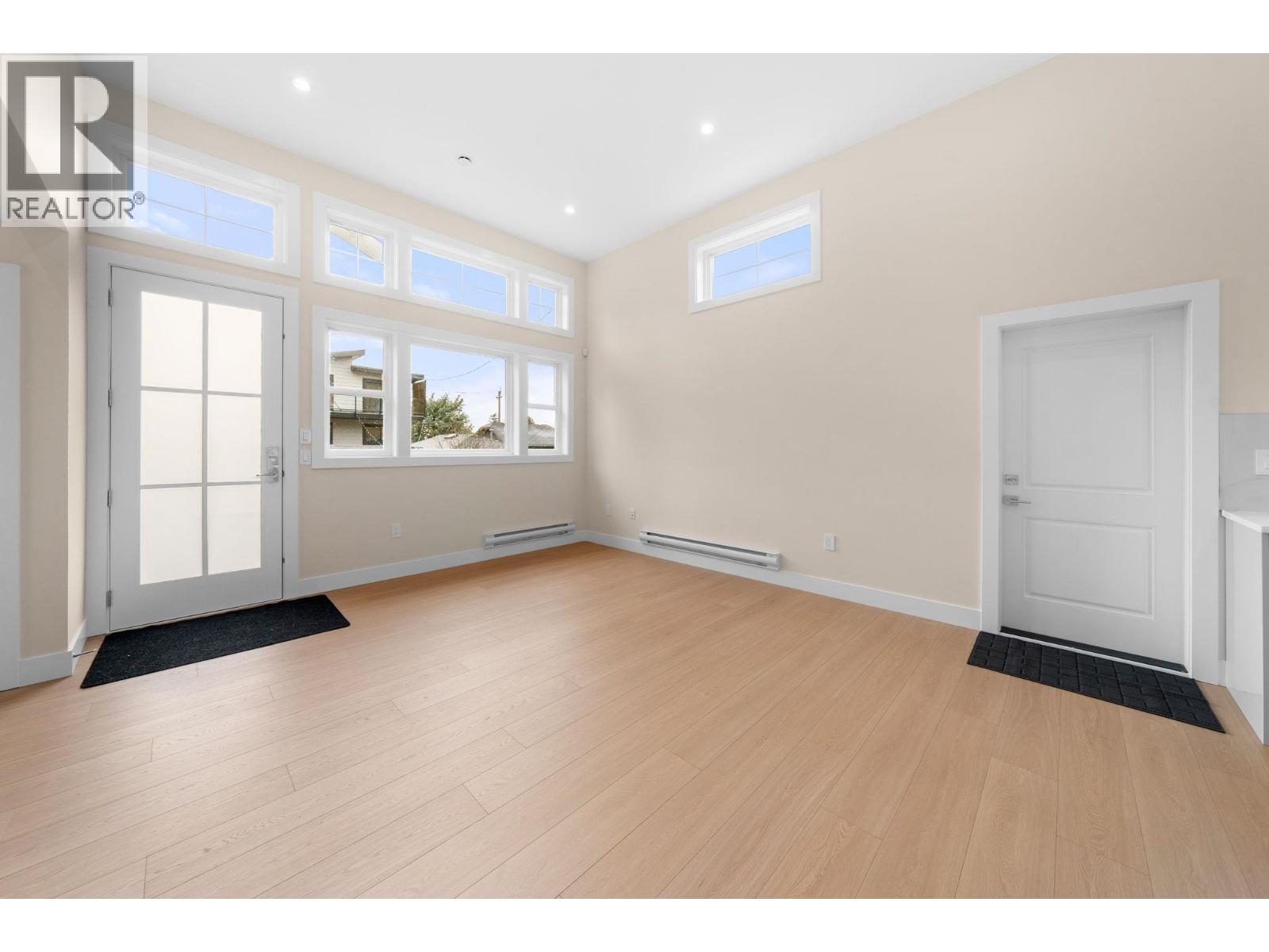 361 E 22ND STREET, North Vancouver