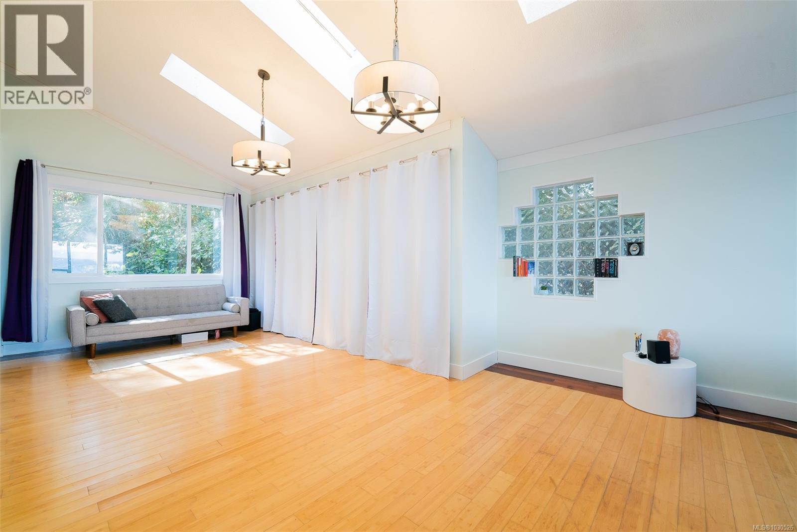 4978 FILLINGER CRES - 20