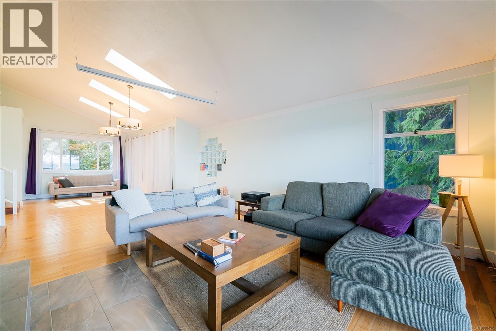 4978 FILLINGER CRES - 25