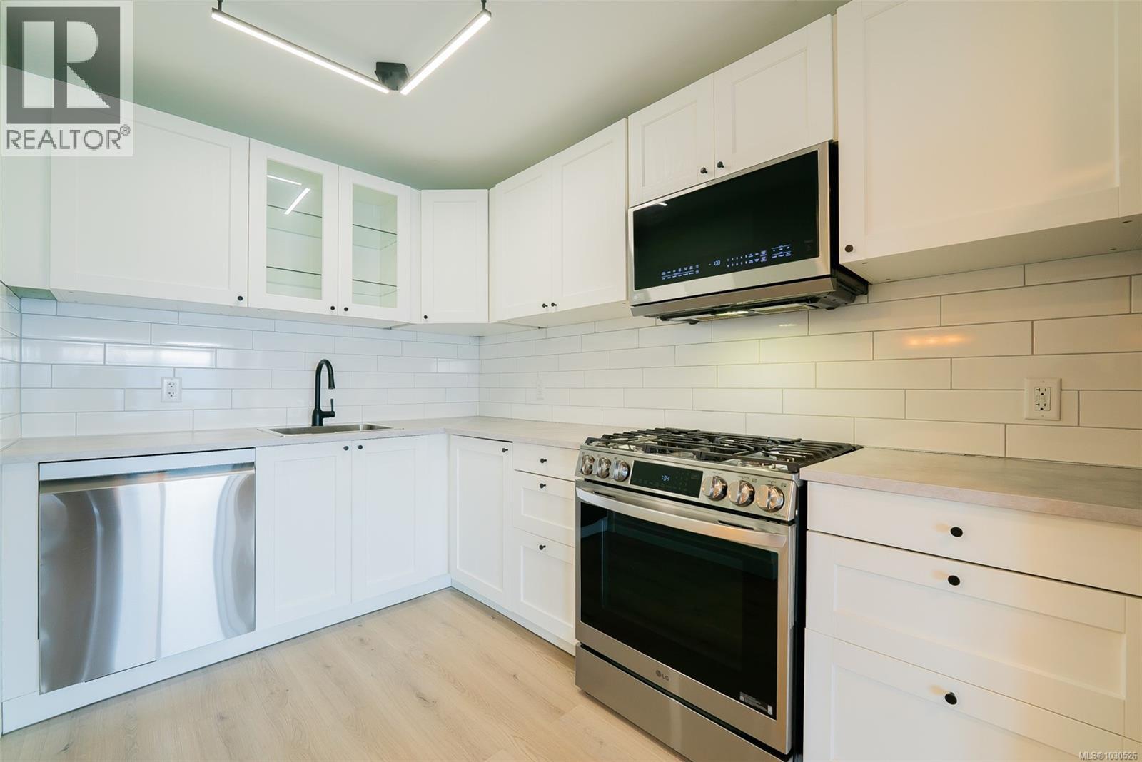 4978 FILLINGER CRES - 52