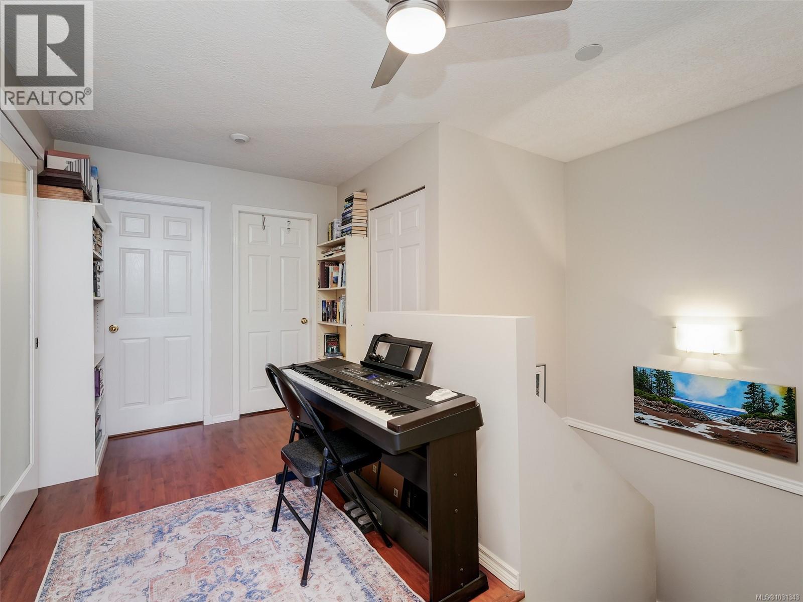 #19 4560 WEST SAANICH RD - 15