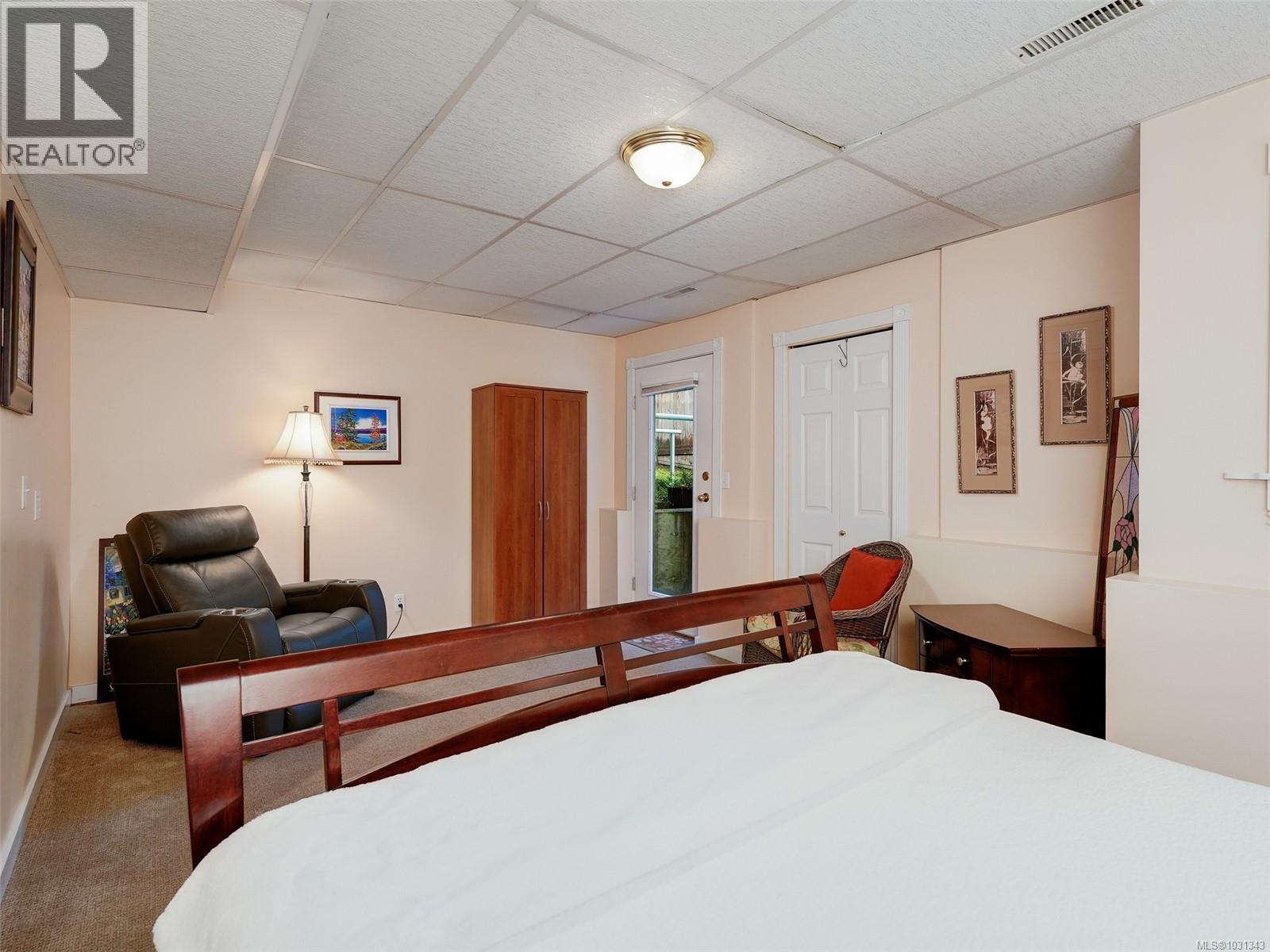 #19 4560 WEST SAANICH RD - 18