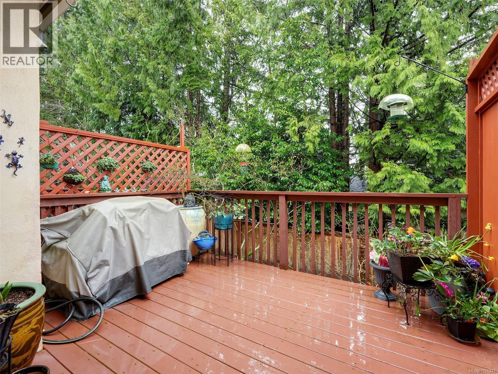 #19 4560 WEST SAANICH RD - 24