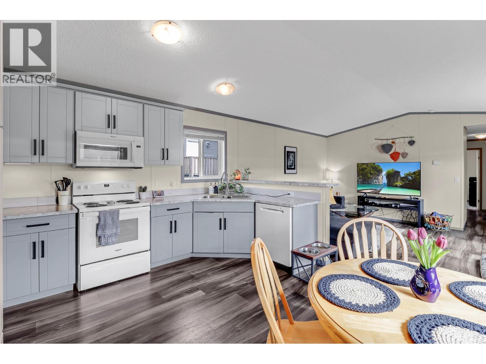 1008 STEEPLEVIEW Drive NW, Cranbrook