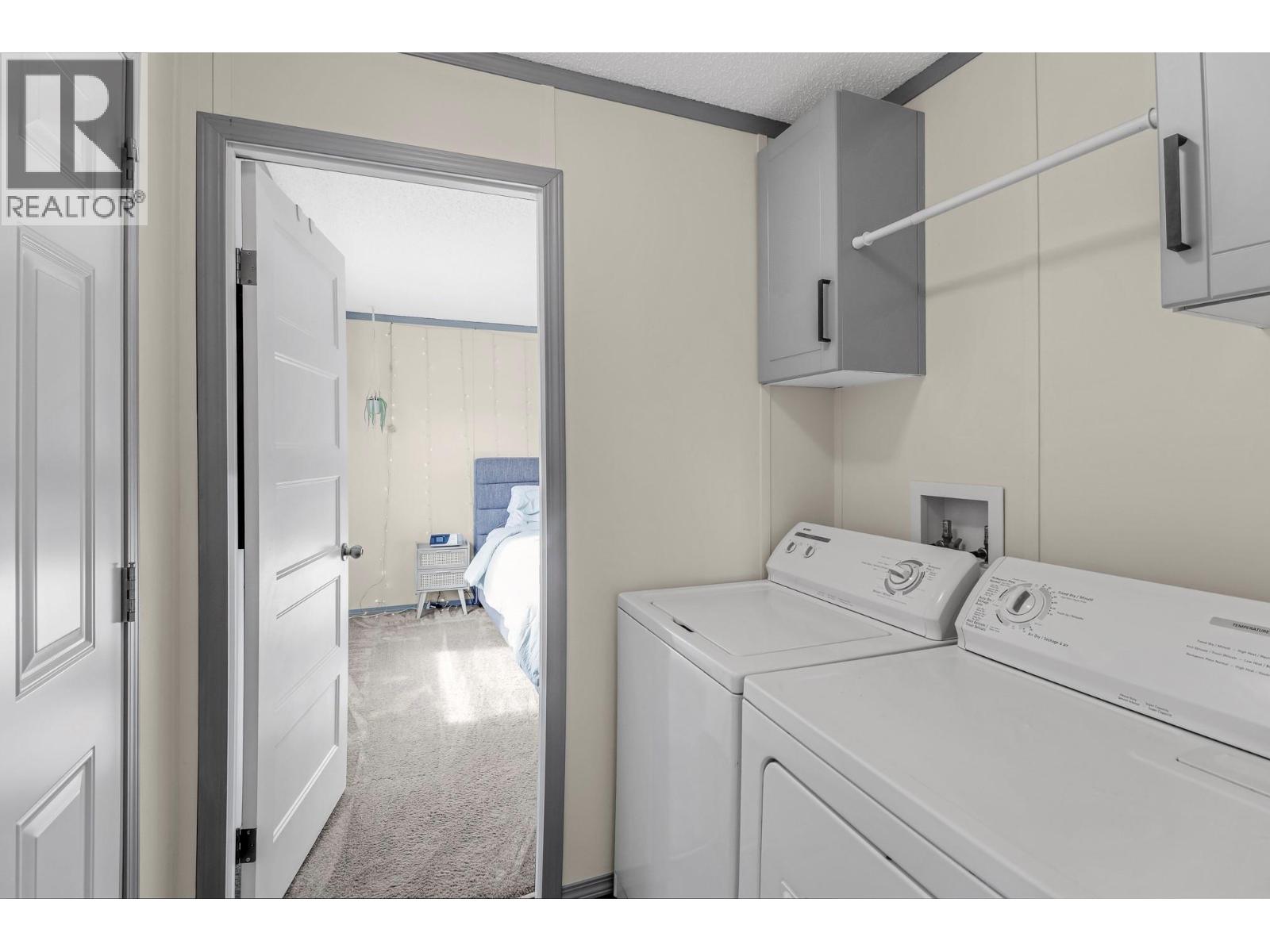 1008 STEEPLEVIEW Drive NW, Cranbrook