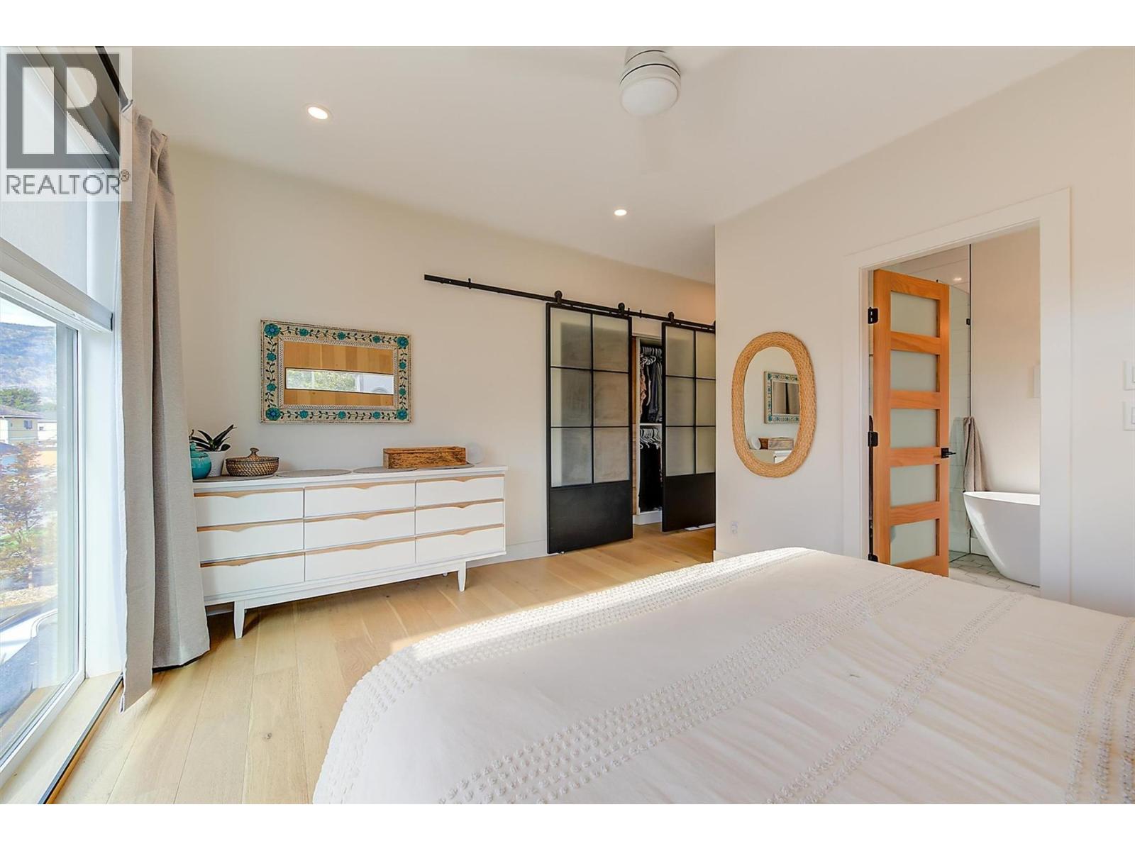 985 Manhattan Drive, Kelowna