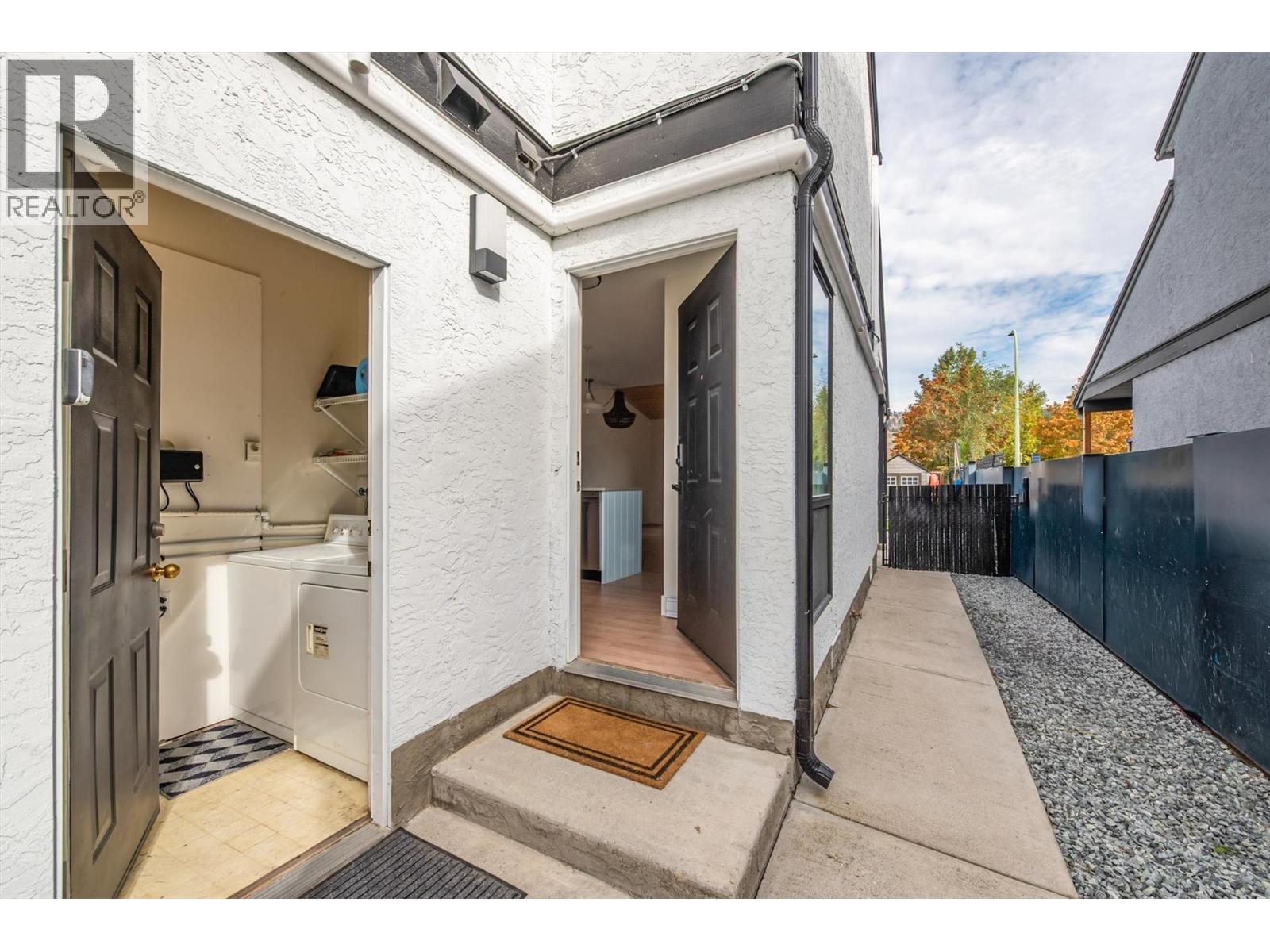 985 Manhattan Drive, Kelowna