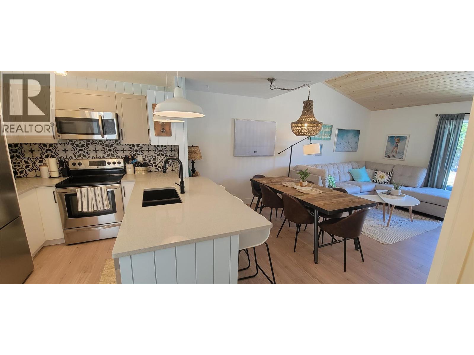 985 Manhattan Drive, Kelowna