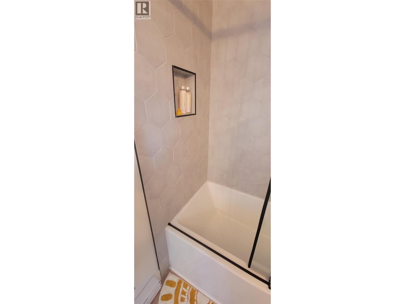 985 Manhattan Drive, Kelowna