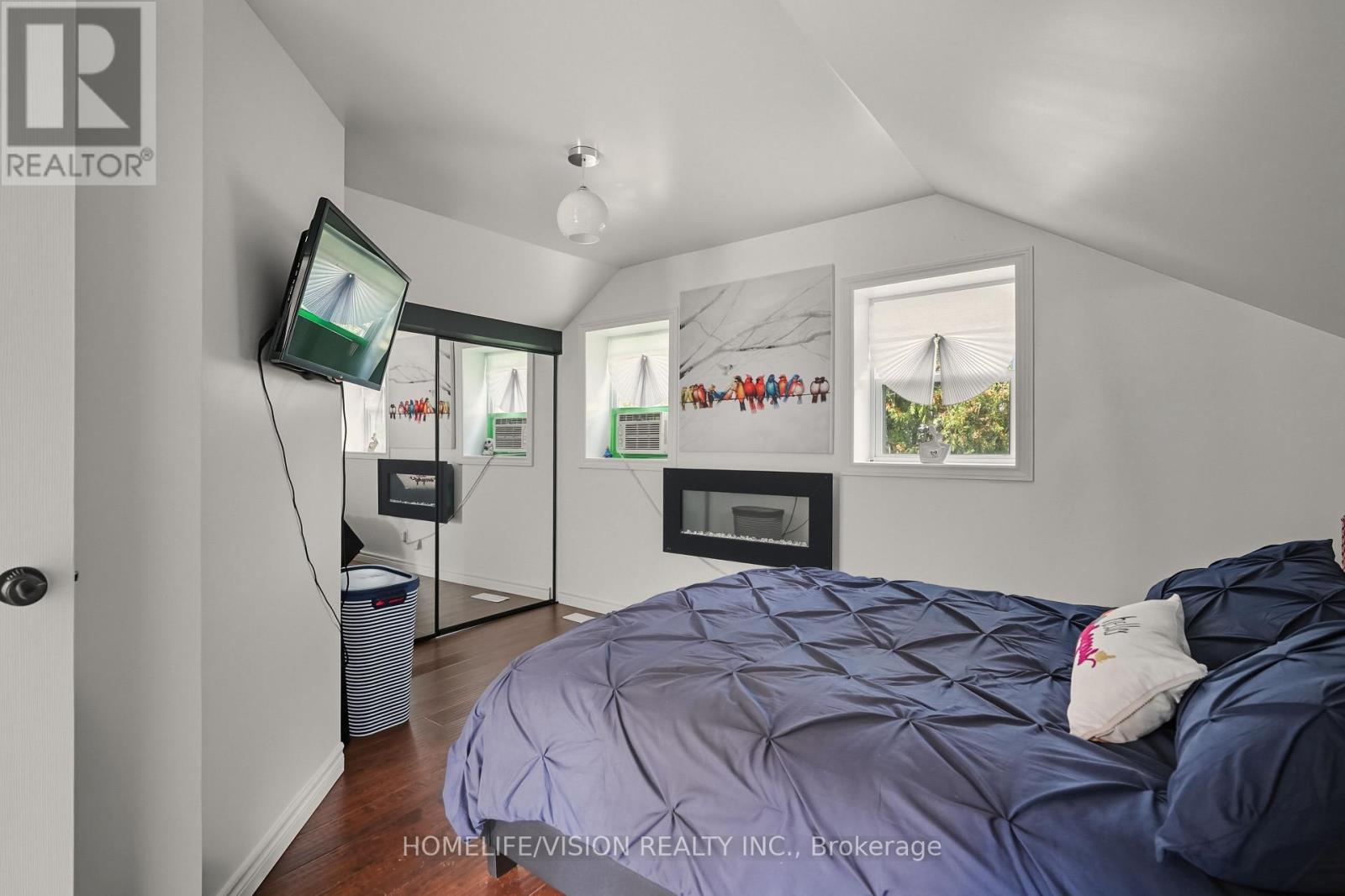65 BOLSTER LANE - 36