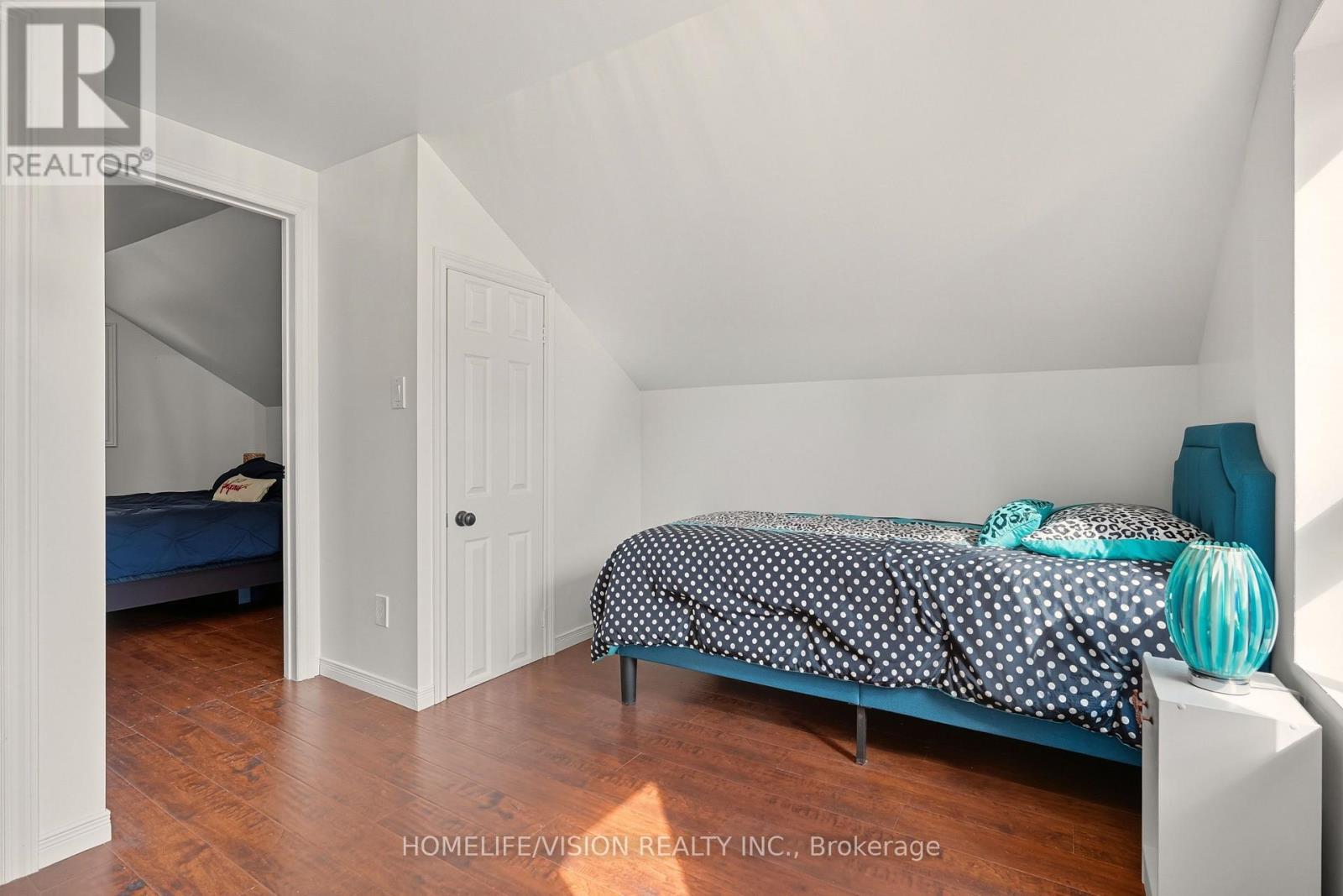 65 BOLSTER LANE - 38
