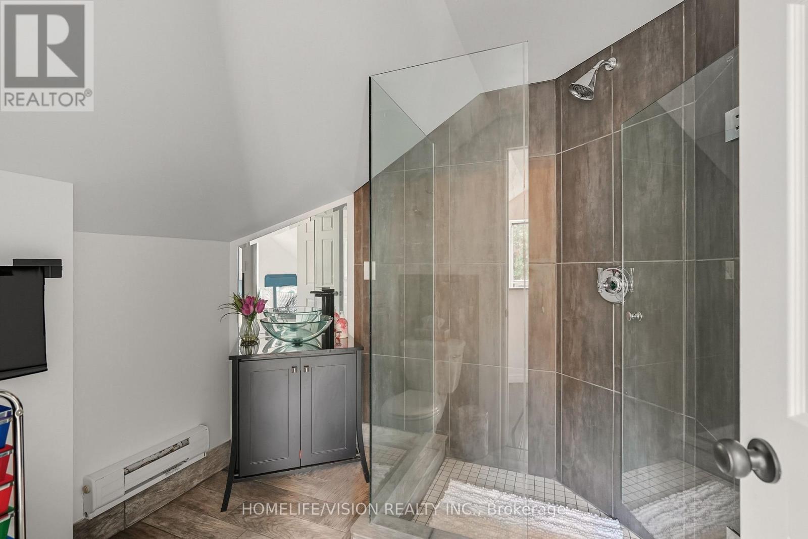 65 BOLSTER LANE - 40