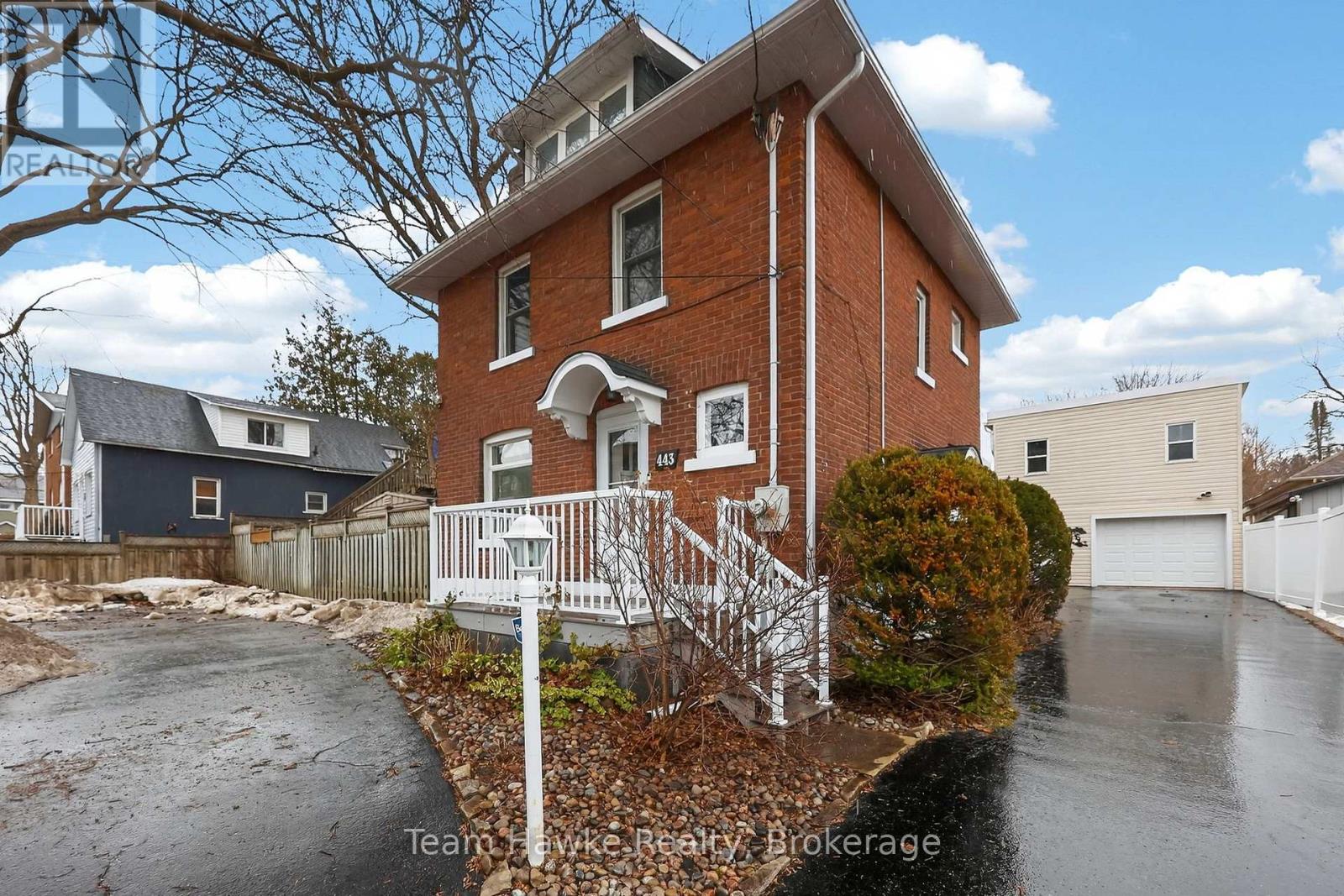 443 ELIZABETH STREET - 1