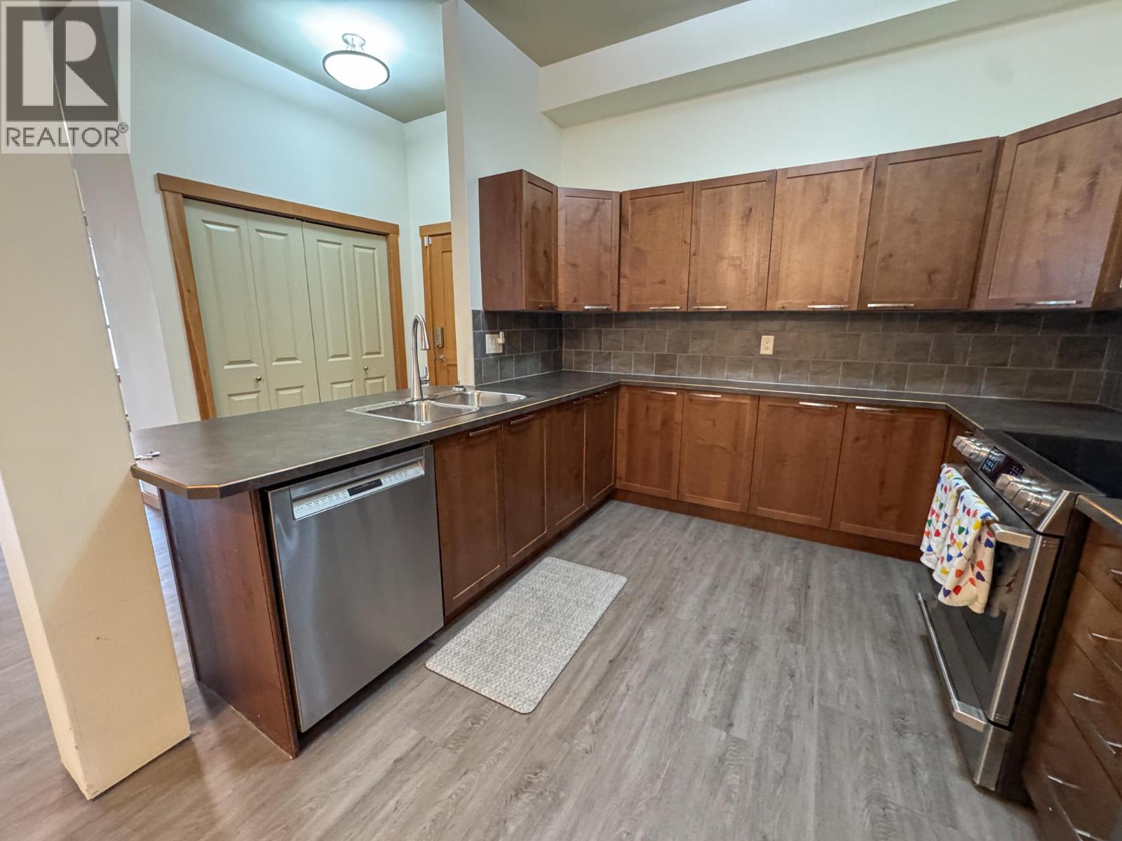 901 7TH Avenue Unit# 207, Invermere