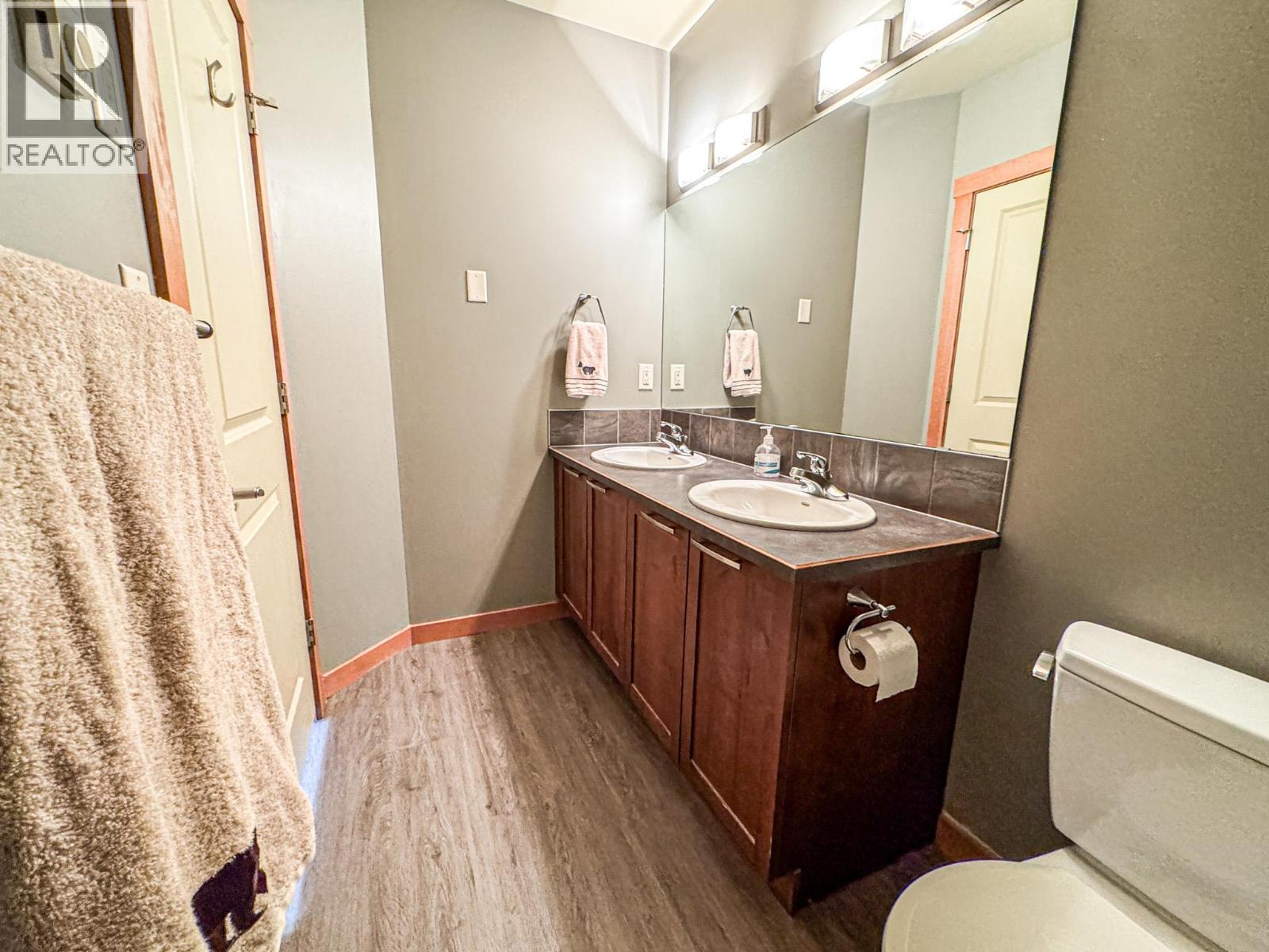 901 7TH Avenue Unit# 207, Invermere