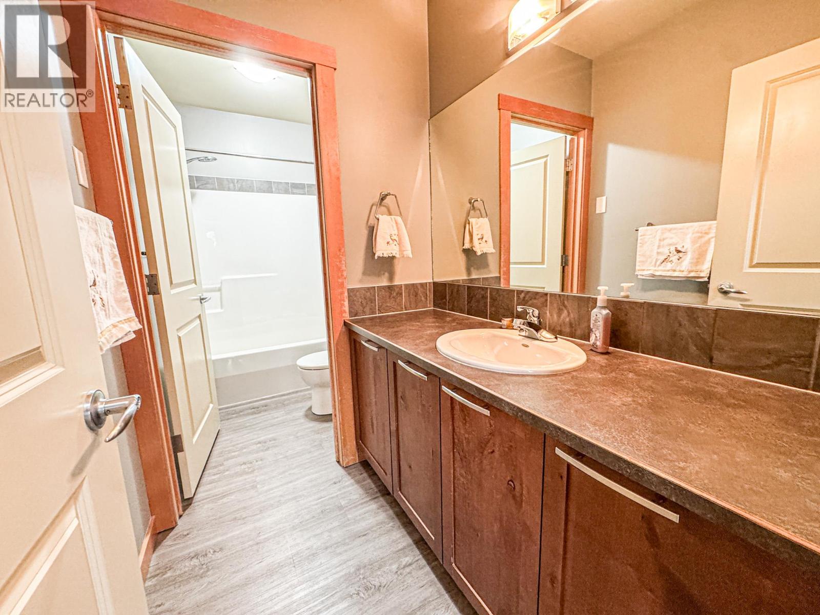 901 7TH Avenue Unit# 207, Invermere