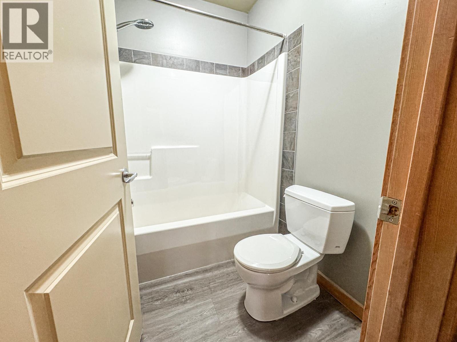 901 7TH Avenue Unit# 207, Invermere