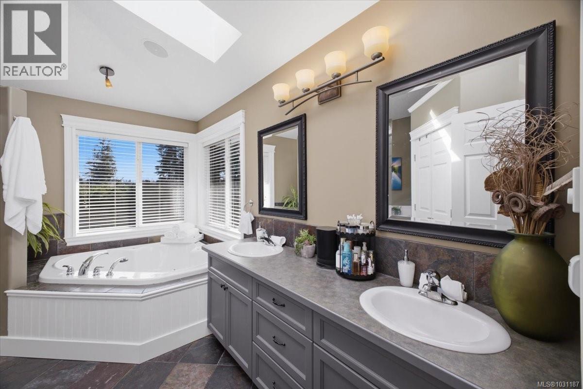 1971 Woodridge Rd, Nanaimo