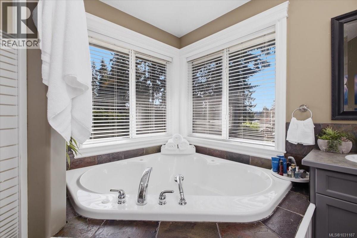 1971 Woodridge Rd, Nanaimo