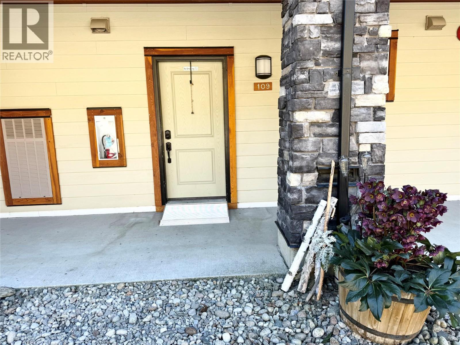 5570 Broadwater Road Unit# 109, Castlegar