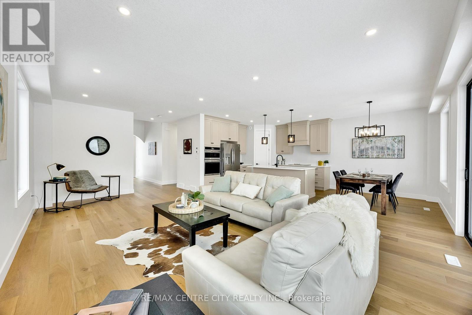 211 FOXBOROUGH PLACE - 22
