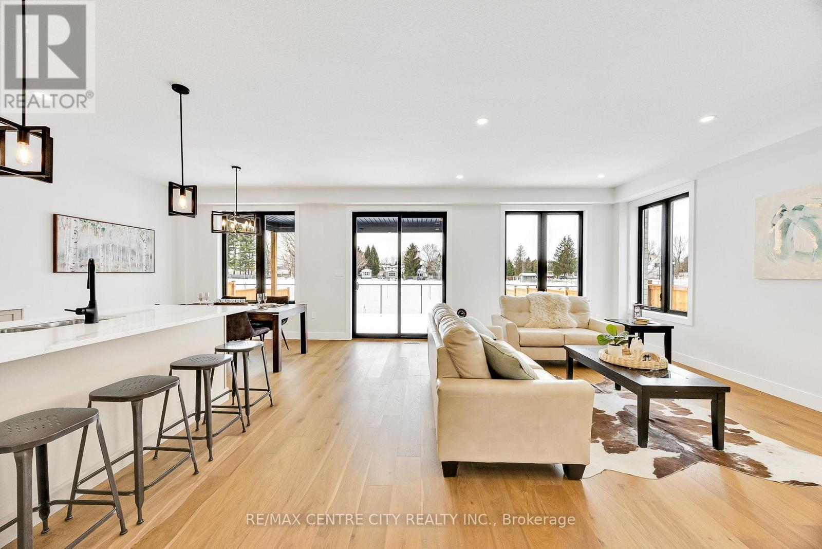 211 FOXBOROUGH PLACE - 23
