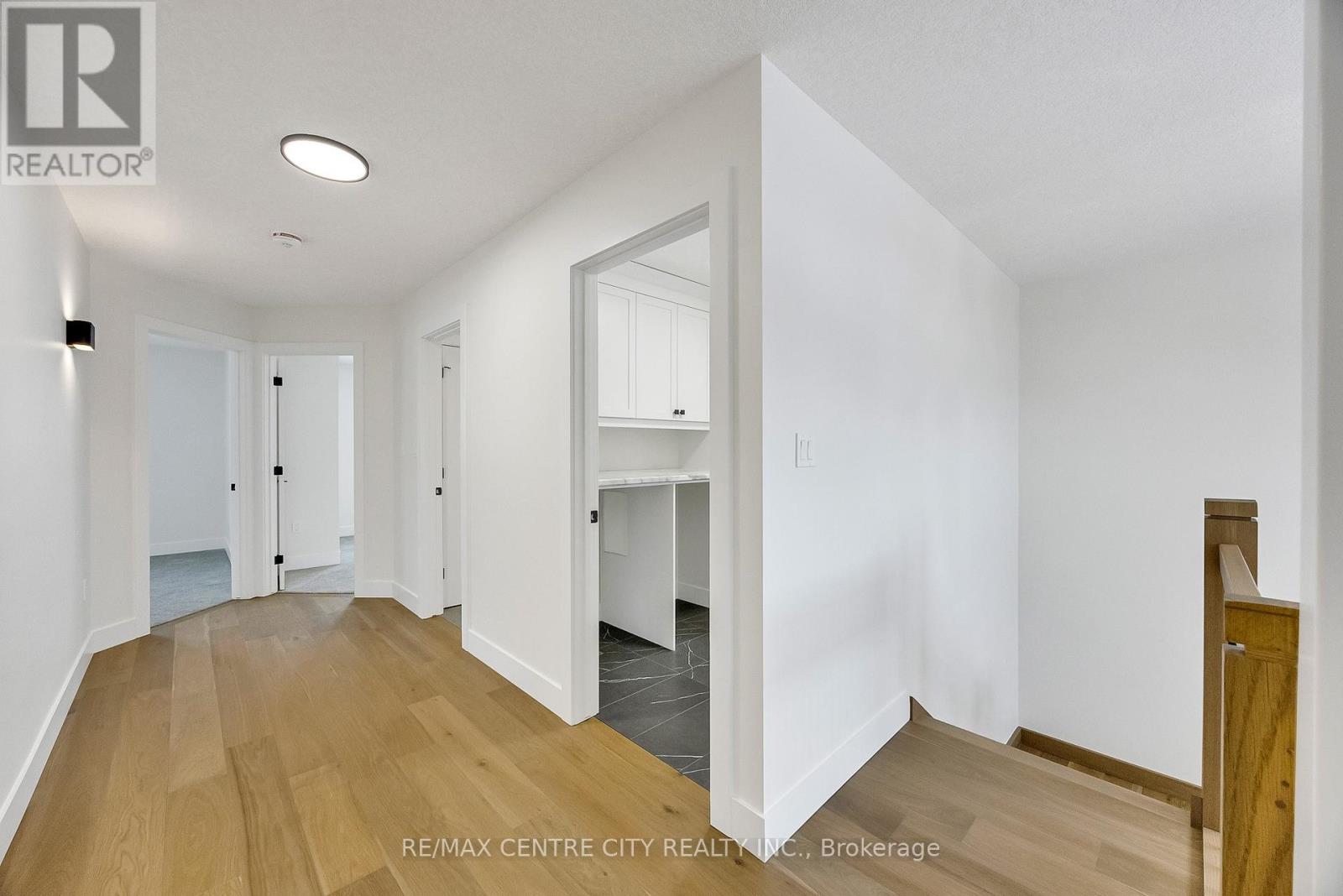 211 FOXBOROUGH PLACE - 26
