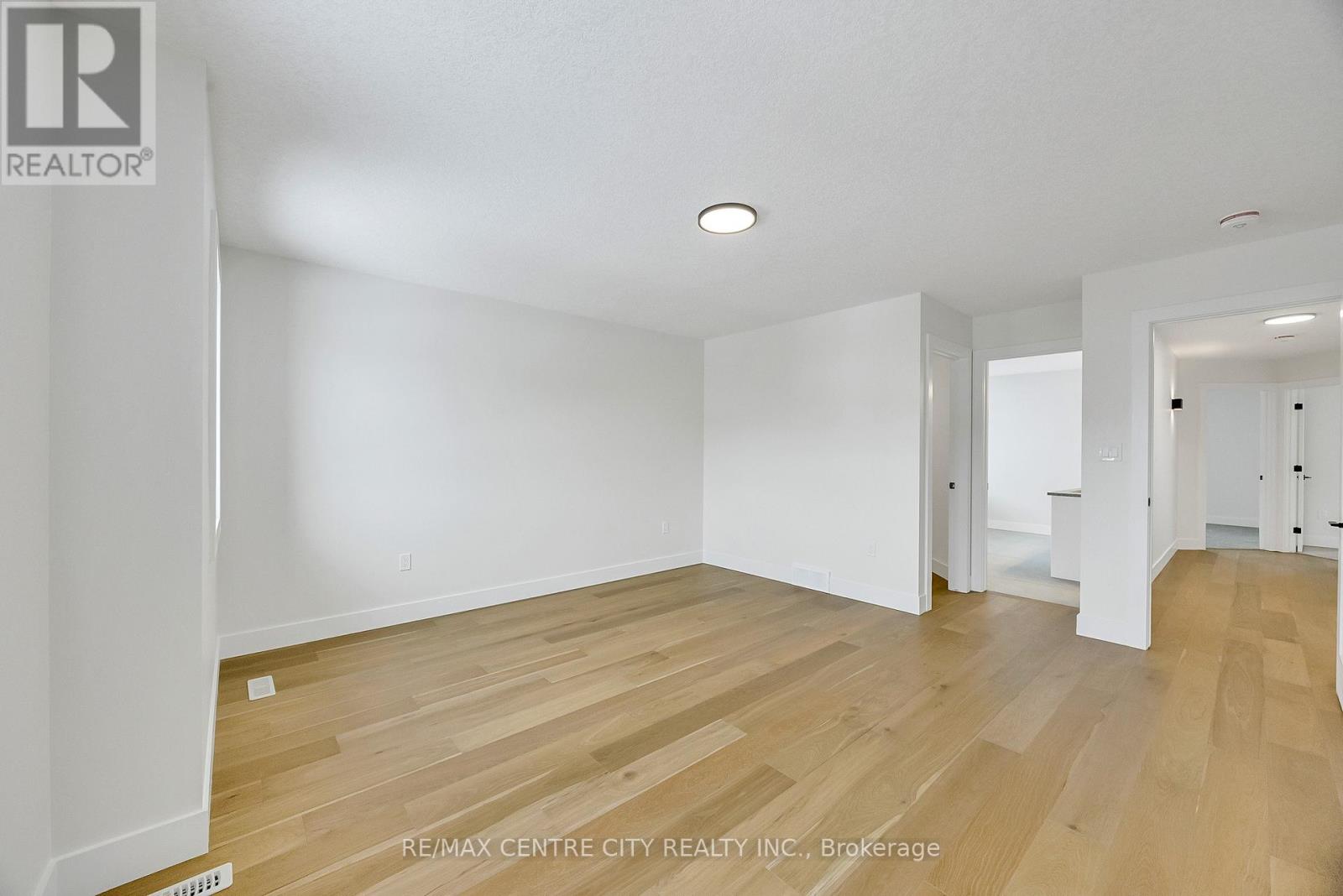211 FOXBOROUGH PLACE - 28