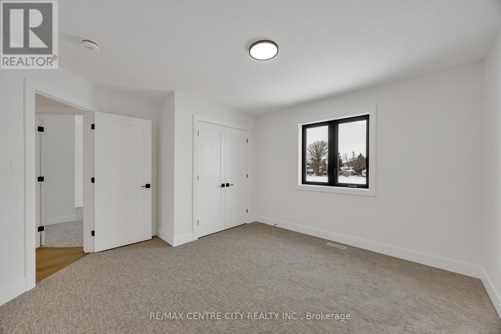 211 FOXBOROUGH PLACE - 39