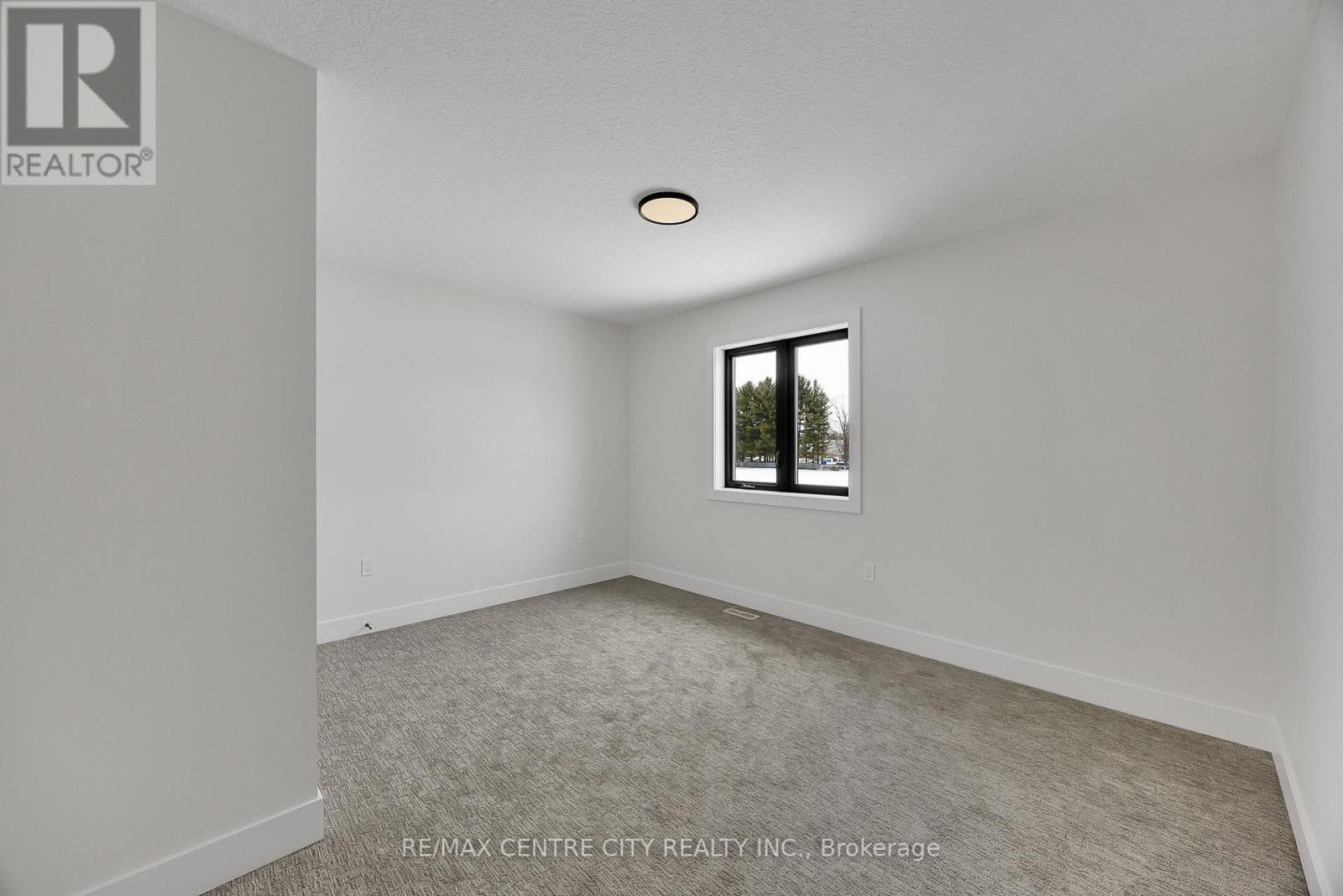 211 FOXBOROUGH PLACE - 40