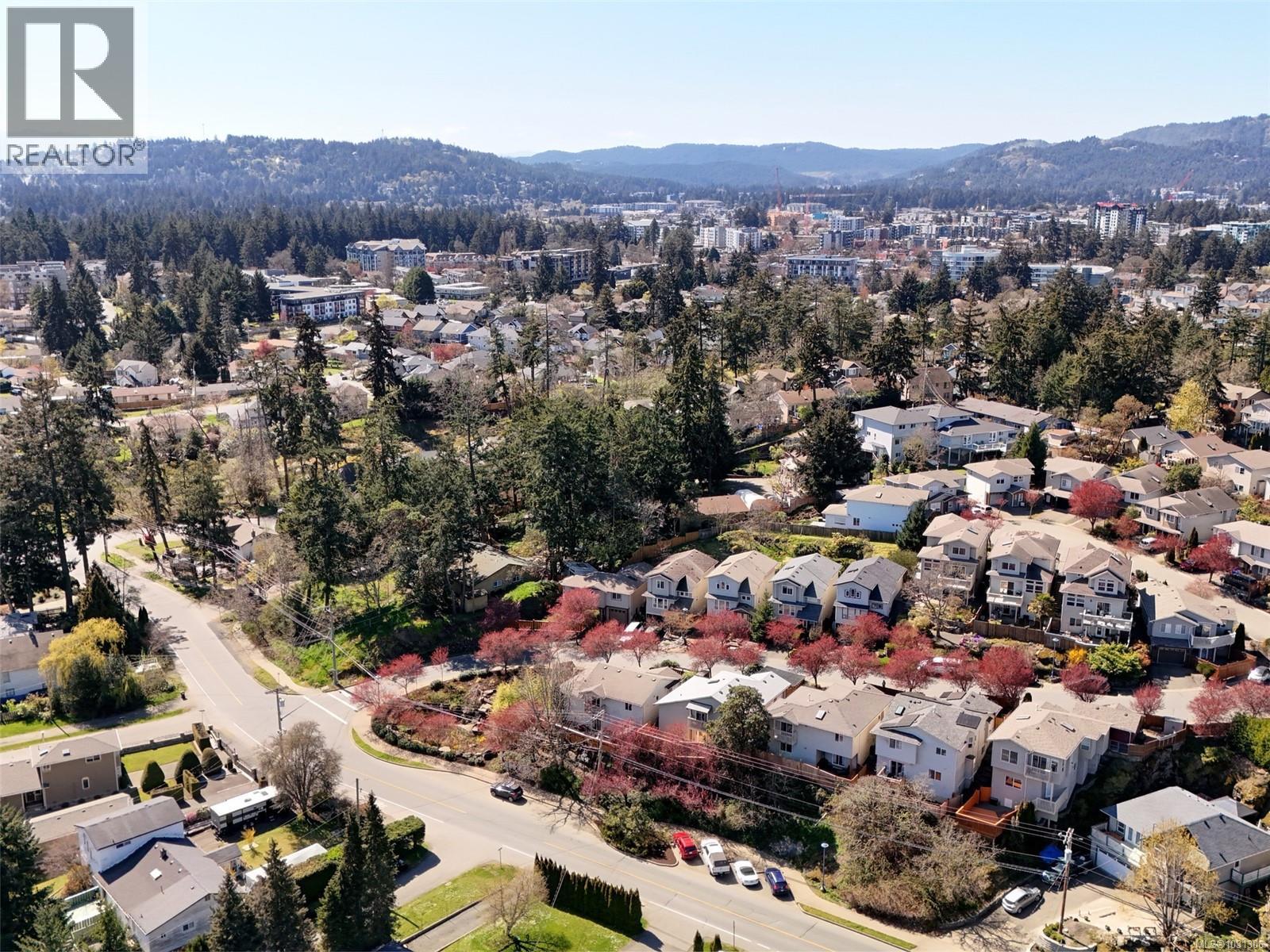 515 Selwyn Falls Dr, Langford