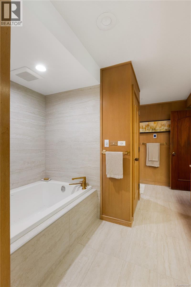 1996 FERNDALE RD - 39