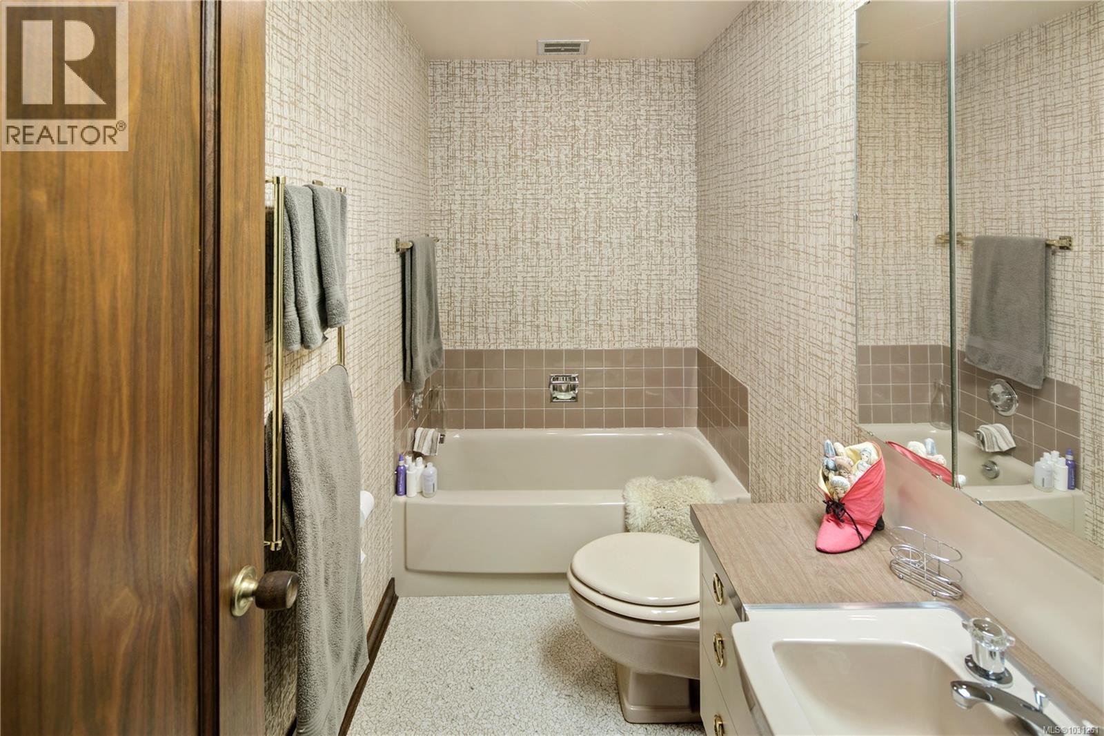 1996 FERNDALE RD - 44