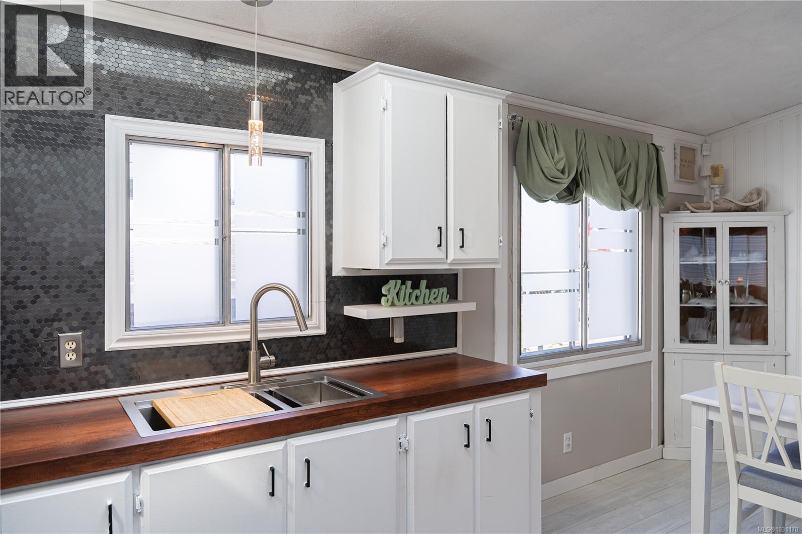 #33 7701 CENTRAL SAANICH RD - 9